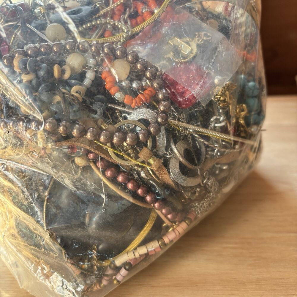 Junk Jewelry Lot 4 Lb Repurpose Recycle Reuse Crafts Harvest - Picture 3 of 3